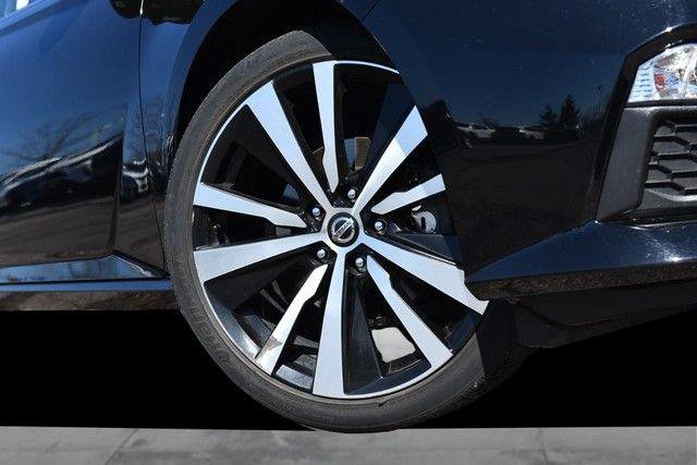 Used 2020 Nissan Altima 2.5 SR w/ Premium Package FWD image 3