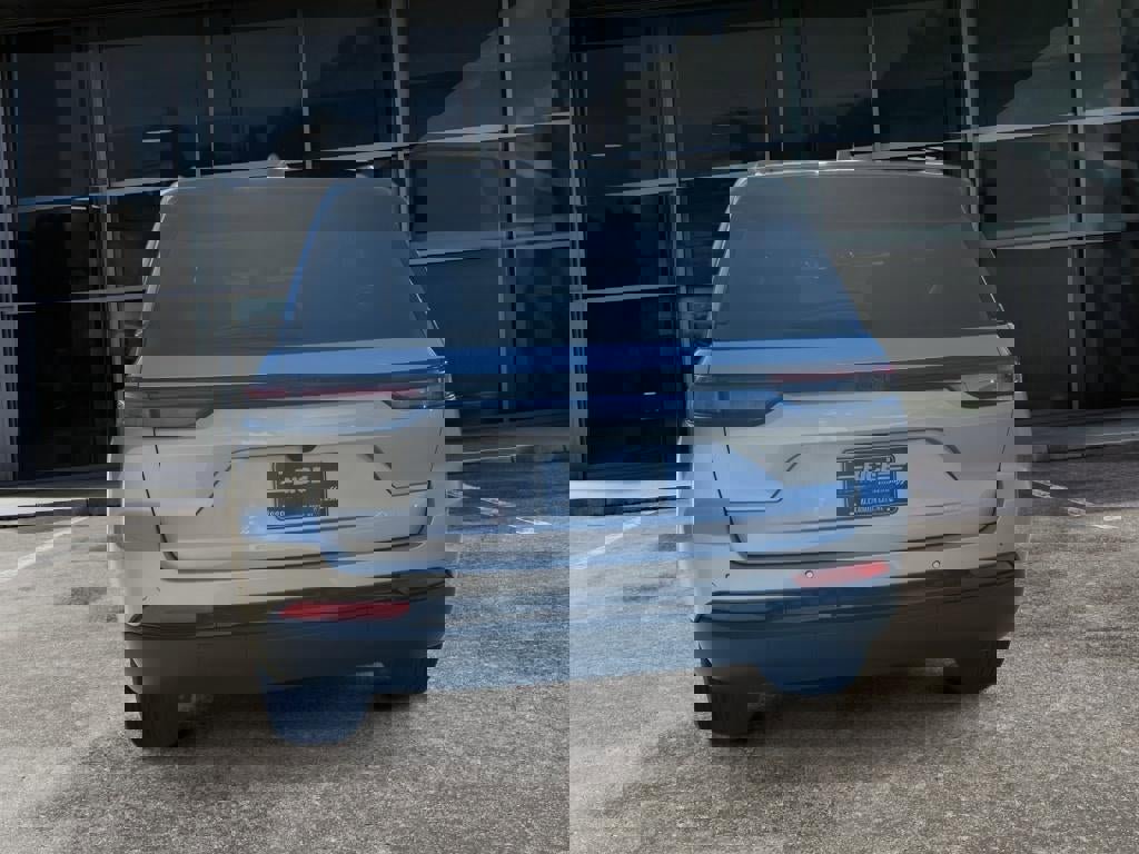 New 2025 Jeep Grand Cherokee Altitude image 7