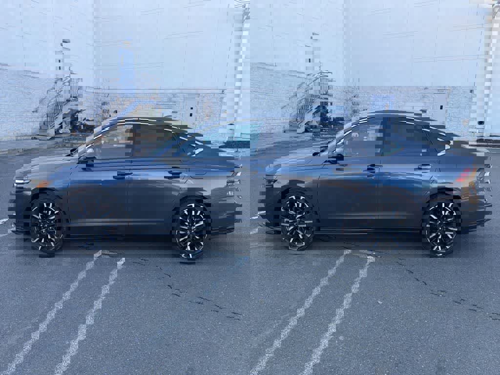 Used 2024 Honda Accord Touring image 6