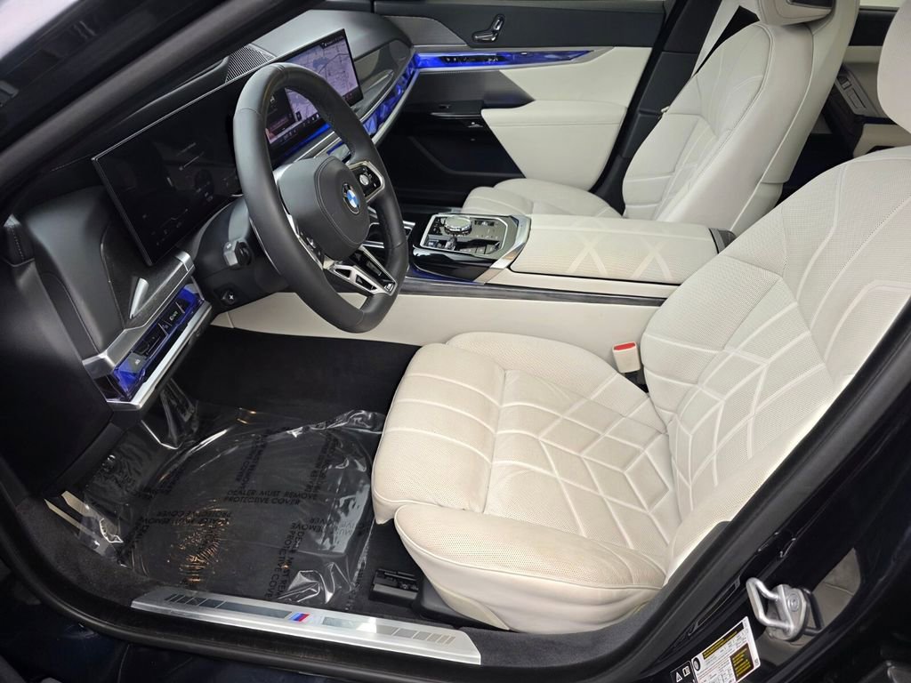 Used 2024 BMW 760i xDrive w/ Executive Package image 9
