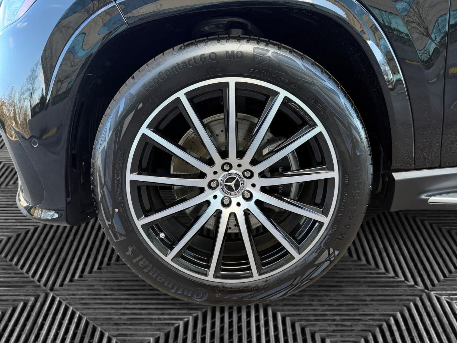 Used 2025 Mercedes-Benz GLS 580 4MATIC image 9