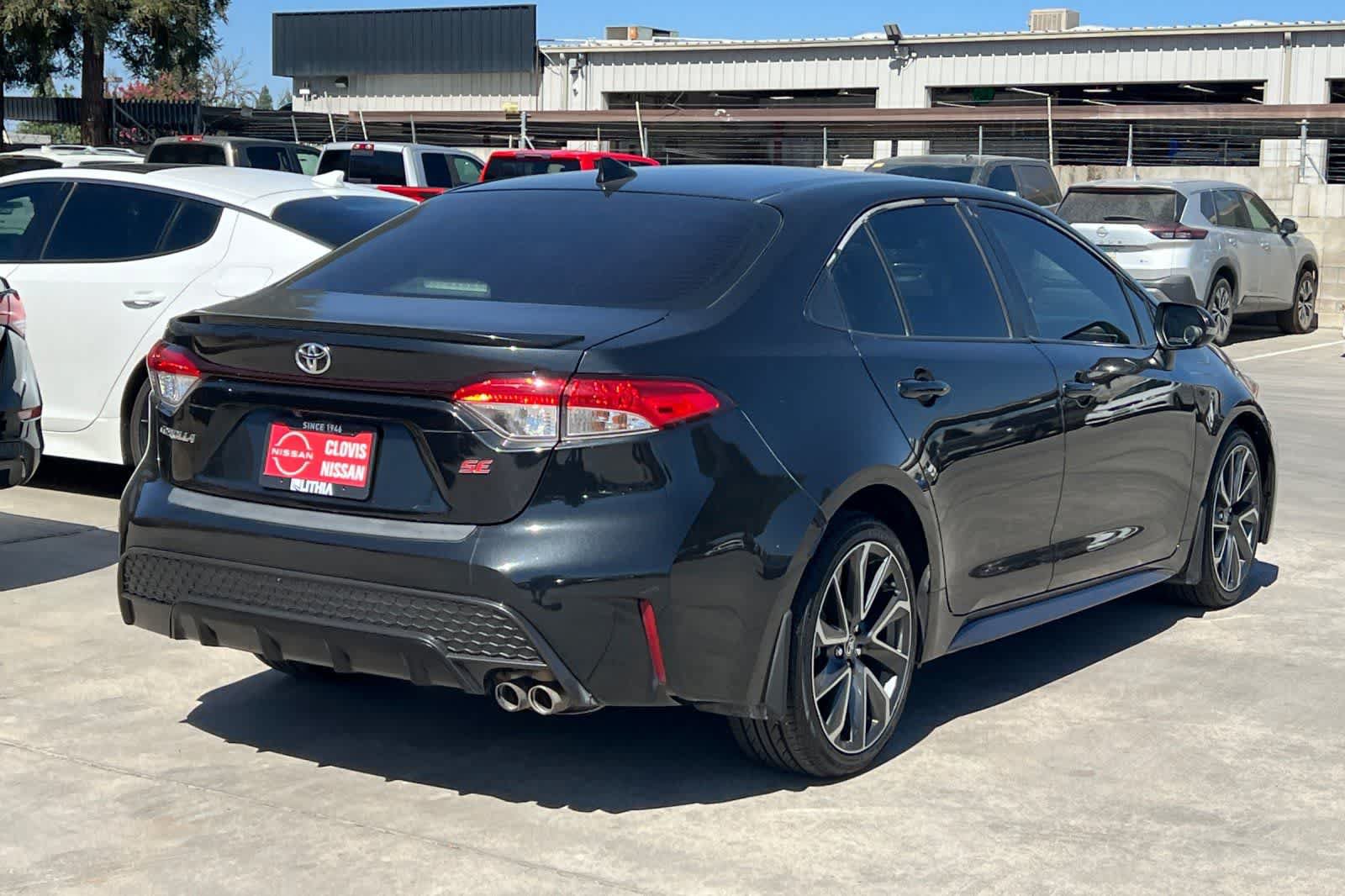 Used 2021 Toyota Corolla SE FWD image 3