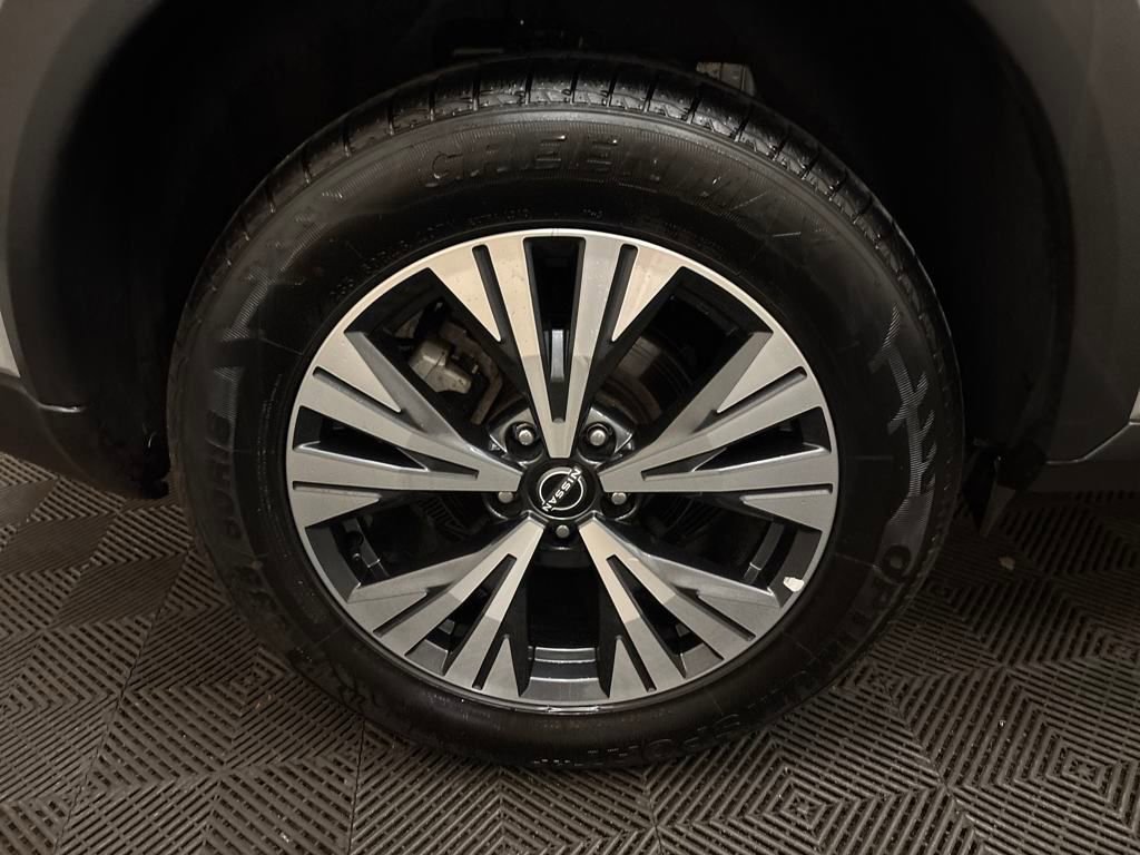 Used 2023 Nissan Rogue SV image 25