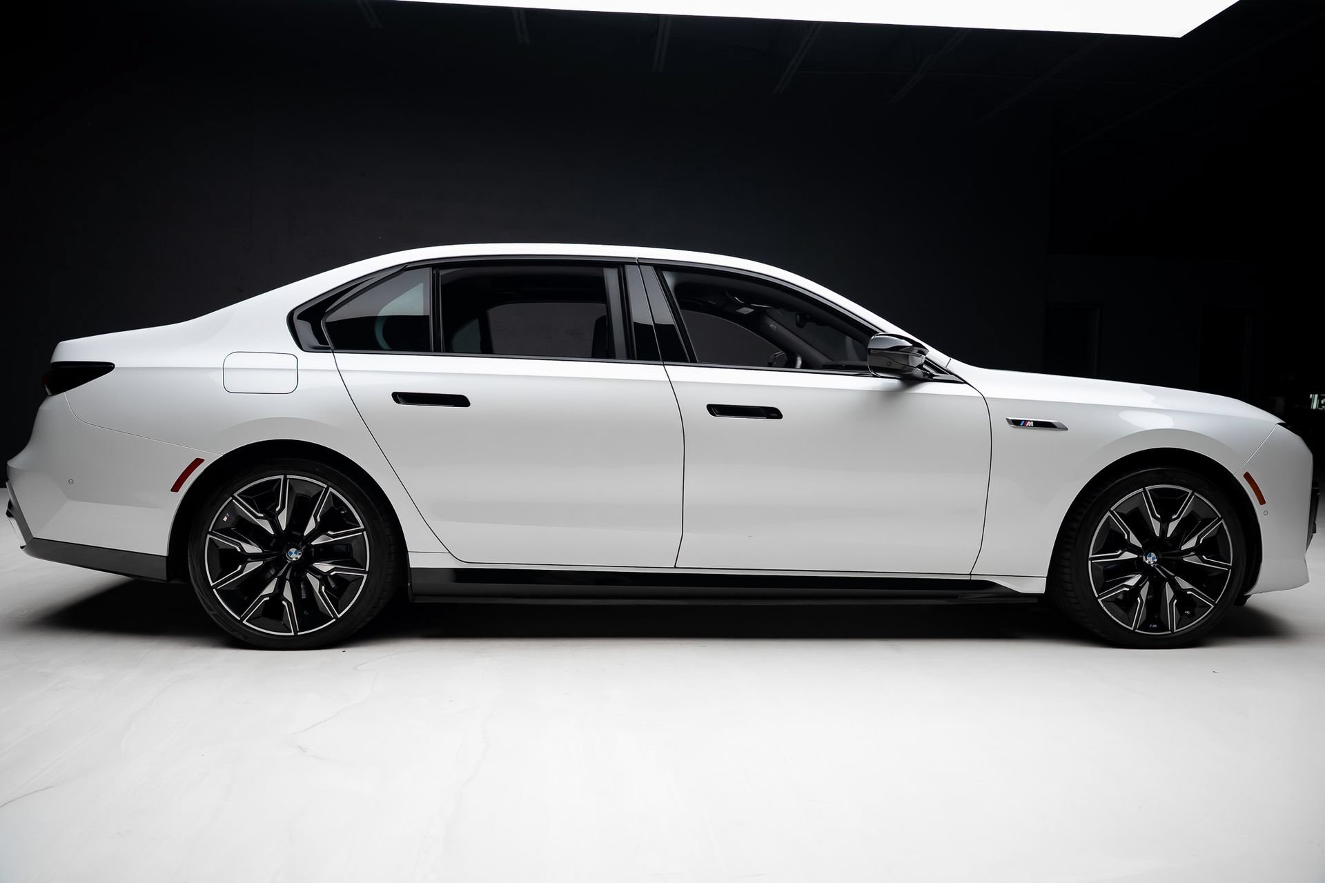 Used 2024 BMW i7 M70 AWD/4WD image 36