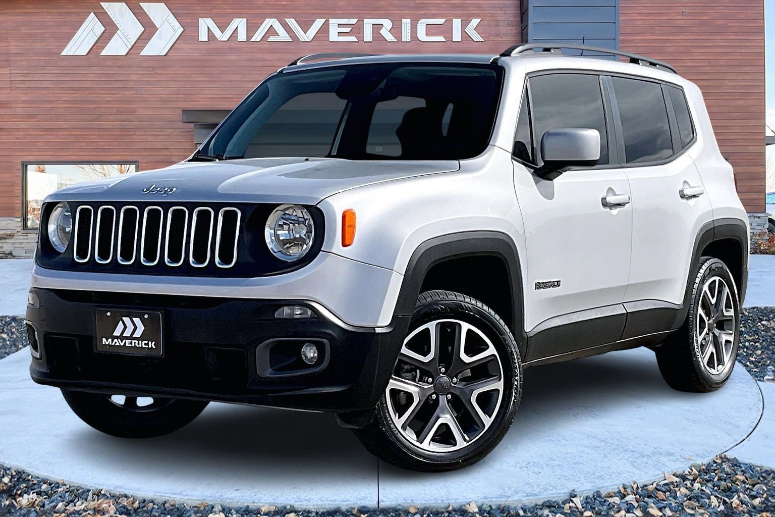 Used 2018 Jeep Renegade Latitude w/ UConnect 8.4 Nav Group image 3