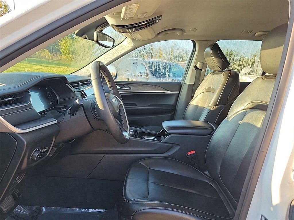 Used 2023 Jeep Grand Cherokee Limited image 15