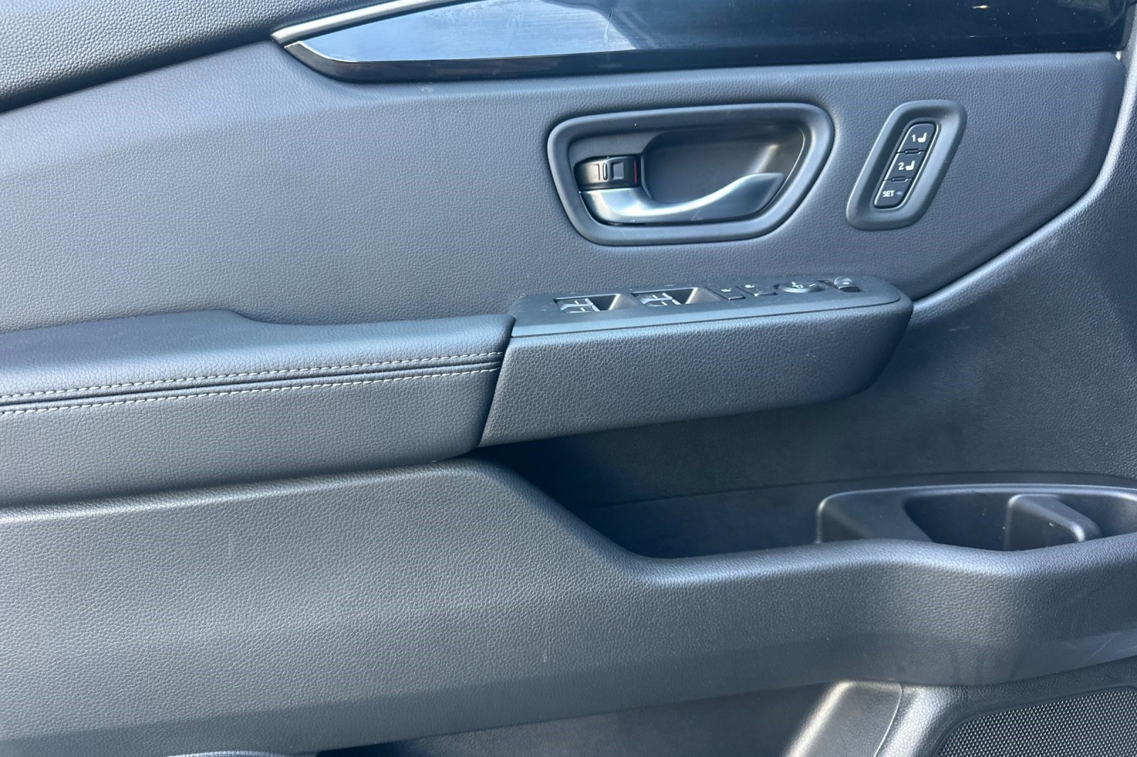 Used 2025 Honda Pilot EX-L image 12