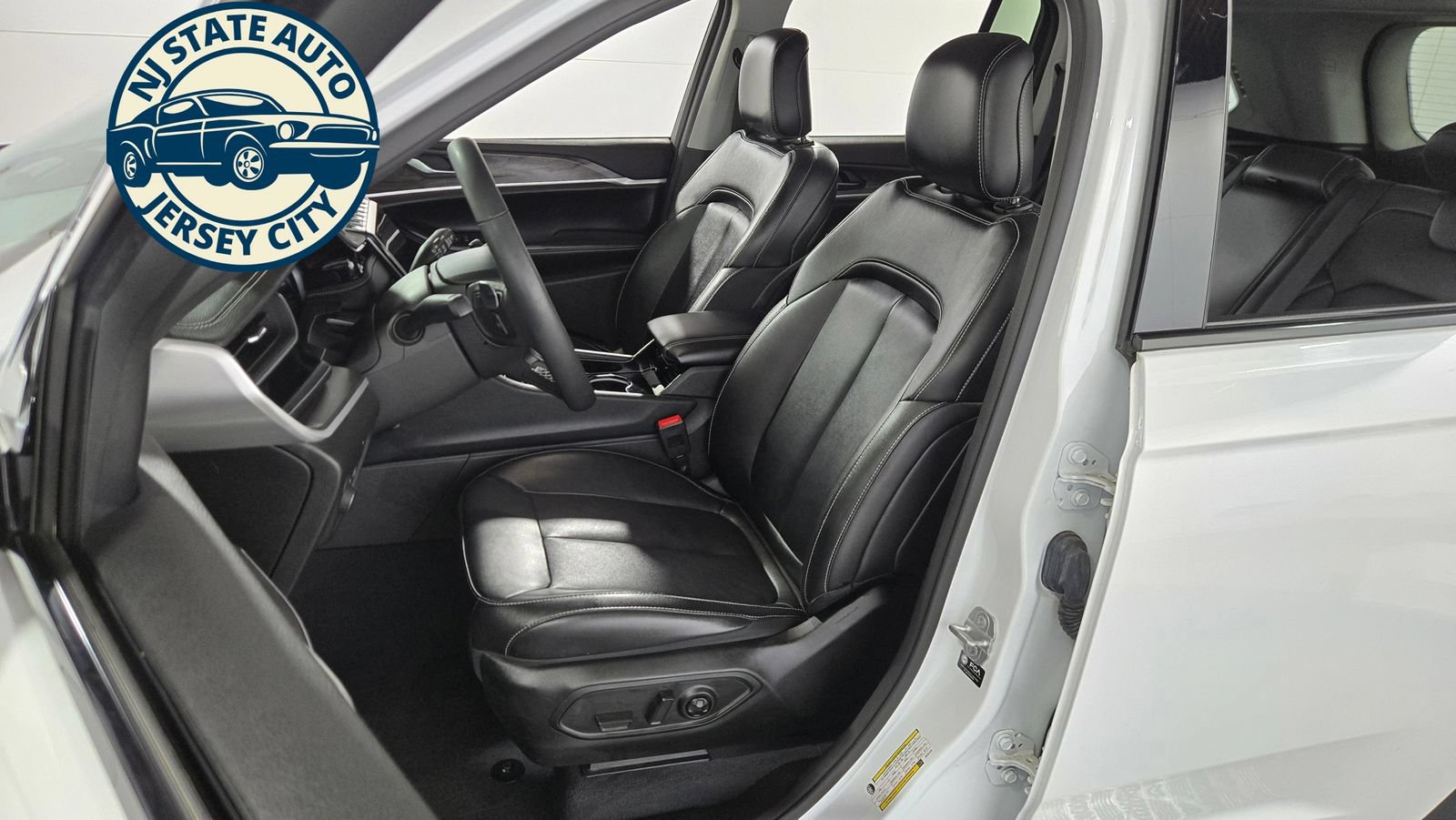 Used 2023 Jeep Grand Cherokee 4WD 4xe image 29