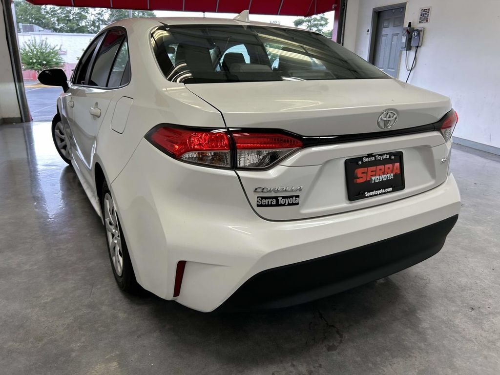 Used 2026 Toyota Corolla LE FWD image 5