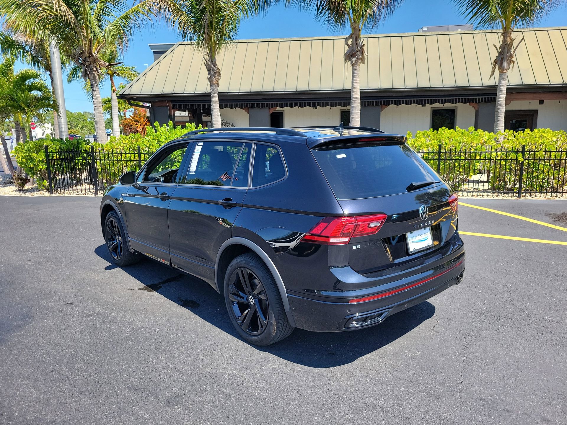 Used 2023 Volkswagen Tiguan SE R-Line AWD/4WD image 8
