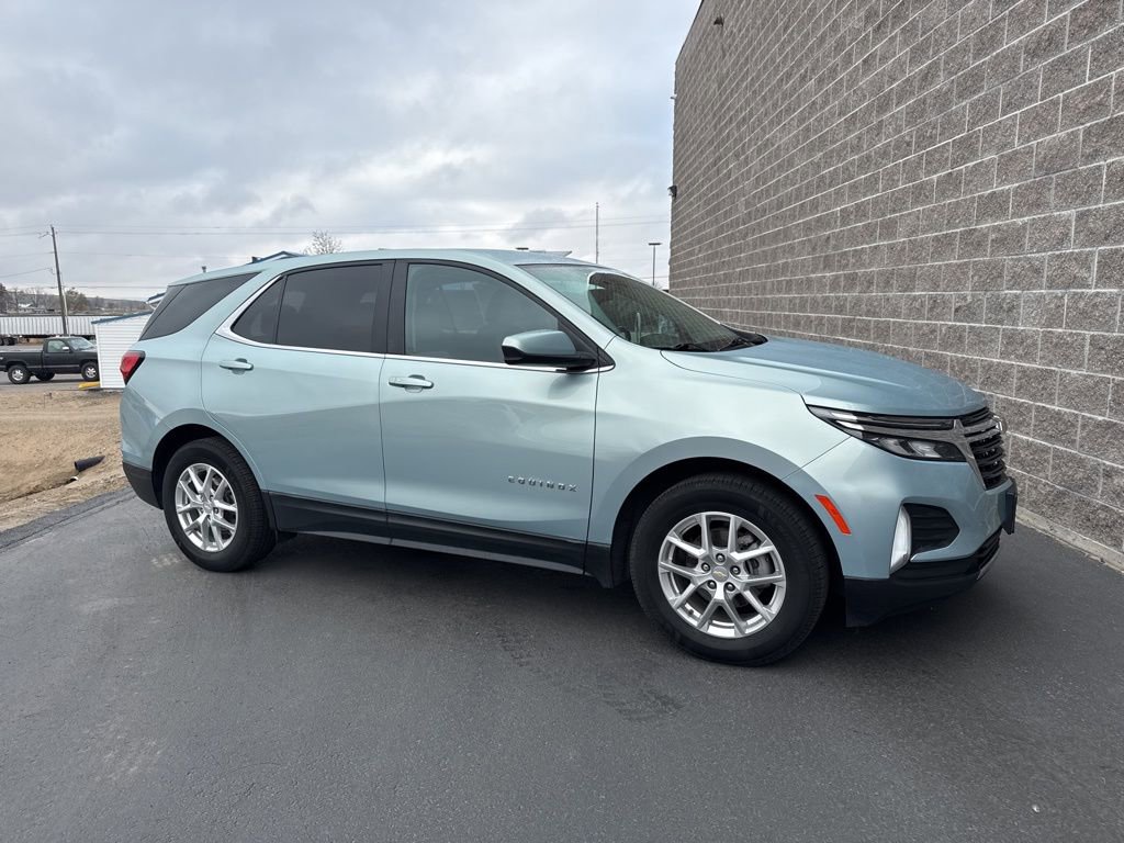Used 2022 Chevrolet Equinox LT w/ Driver Convenience Package image 1