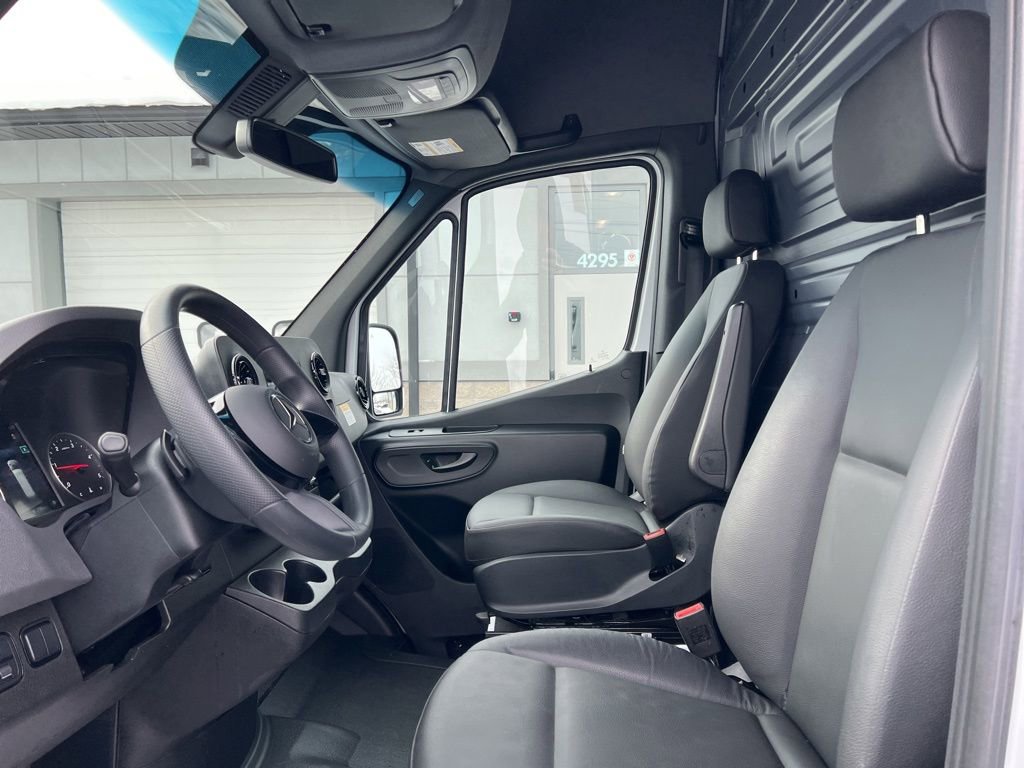 Used 2025 Mercedes-Benz Sprinter 2500 image 11
