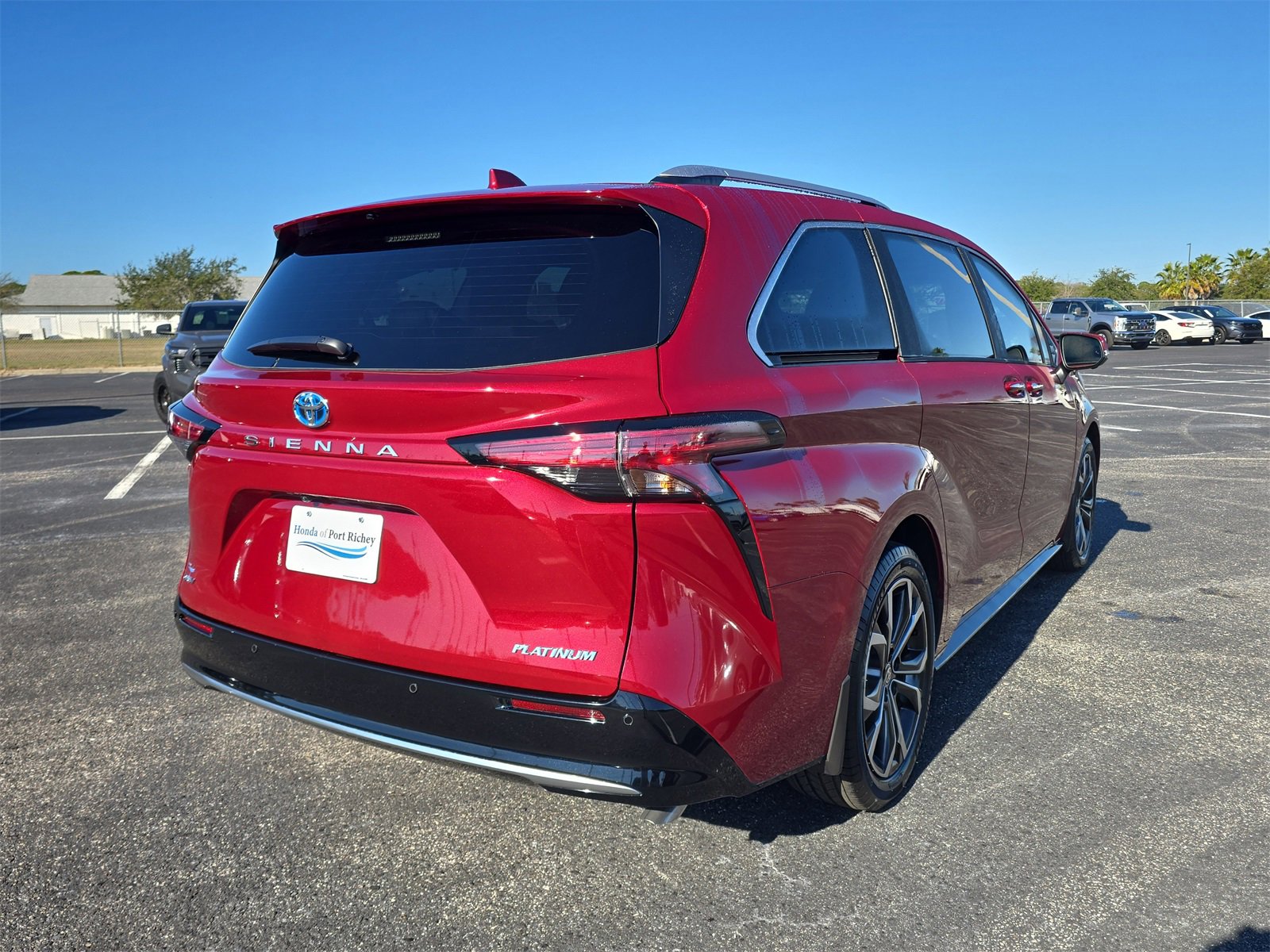 Used 2025 Toyota Sienna Platinum image 3