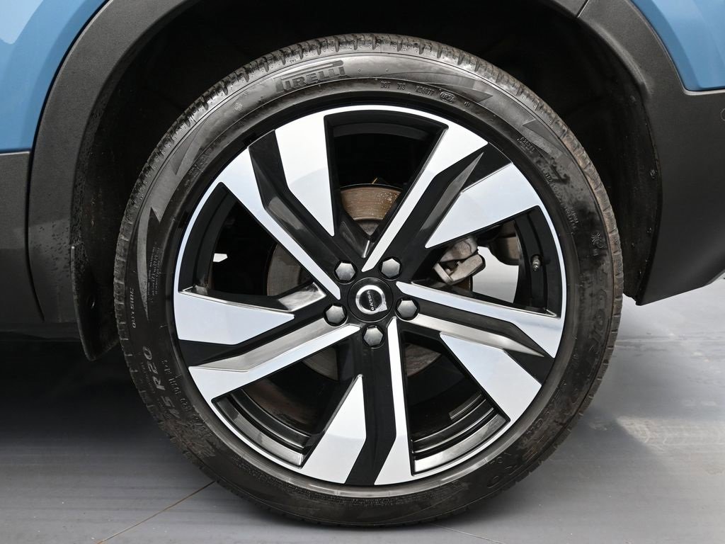 Used 2024 Volvo XC40 B5 Ultimate w/ Protection Package image 11