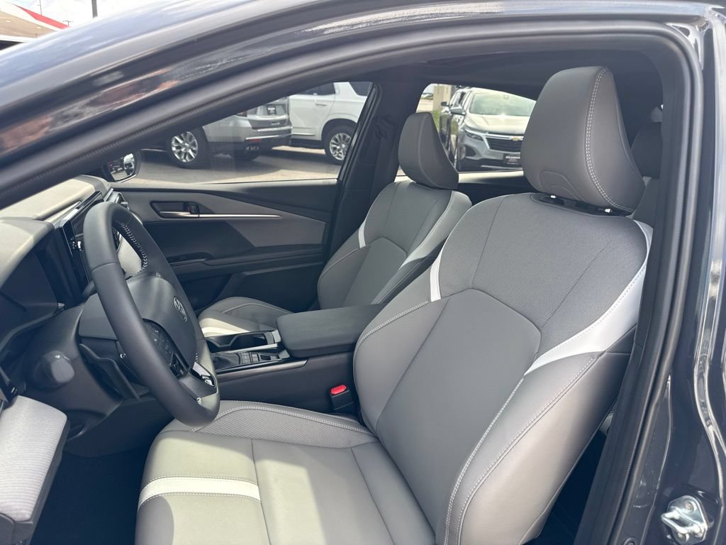 Used 2025 Toyota Camry SE w/ Multimedia Upgrade Package FWD image 13