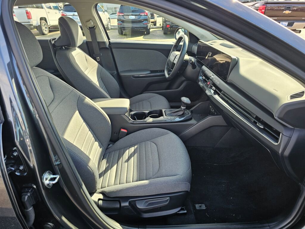 Certified 2025 Kia K4 EX image 27