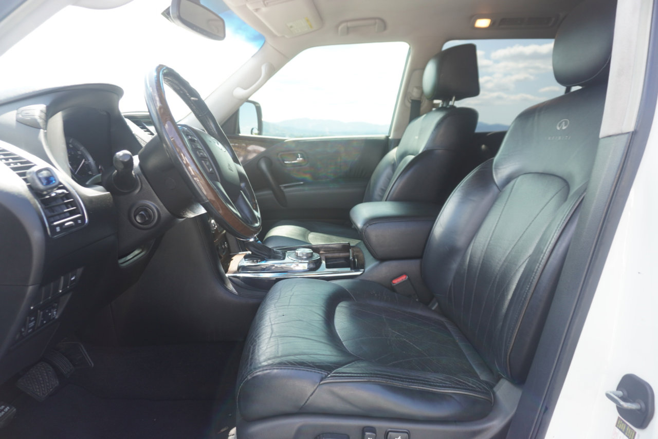 Used 2011 INFINITI QX56 4WD w/ Deluxe Touring Pkg image 14