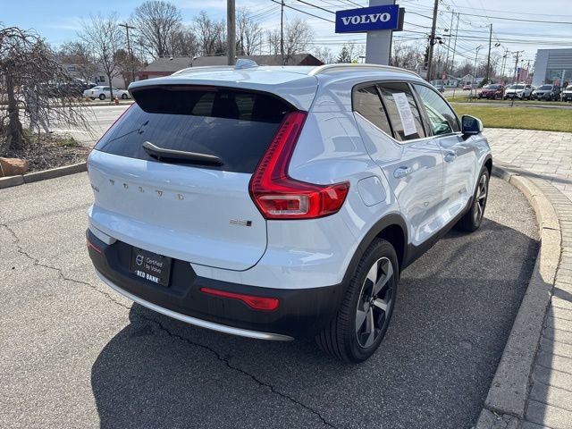Used 2025 Volvo XC40 B5 Plus image 5