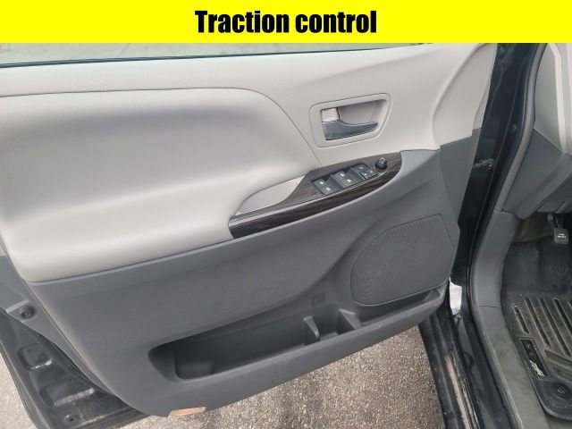 Used 2015 Toyota Sienna XLE w/ XLE Navigation Package image 9