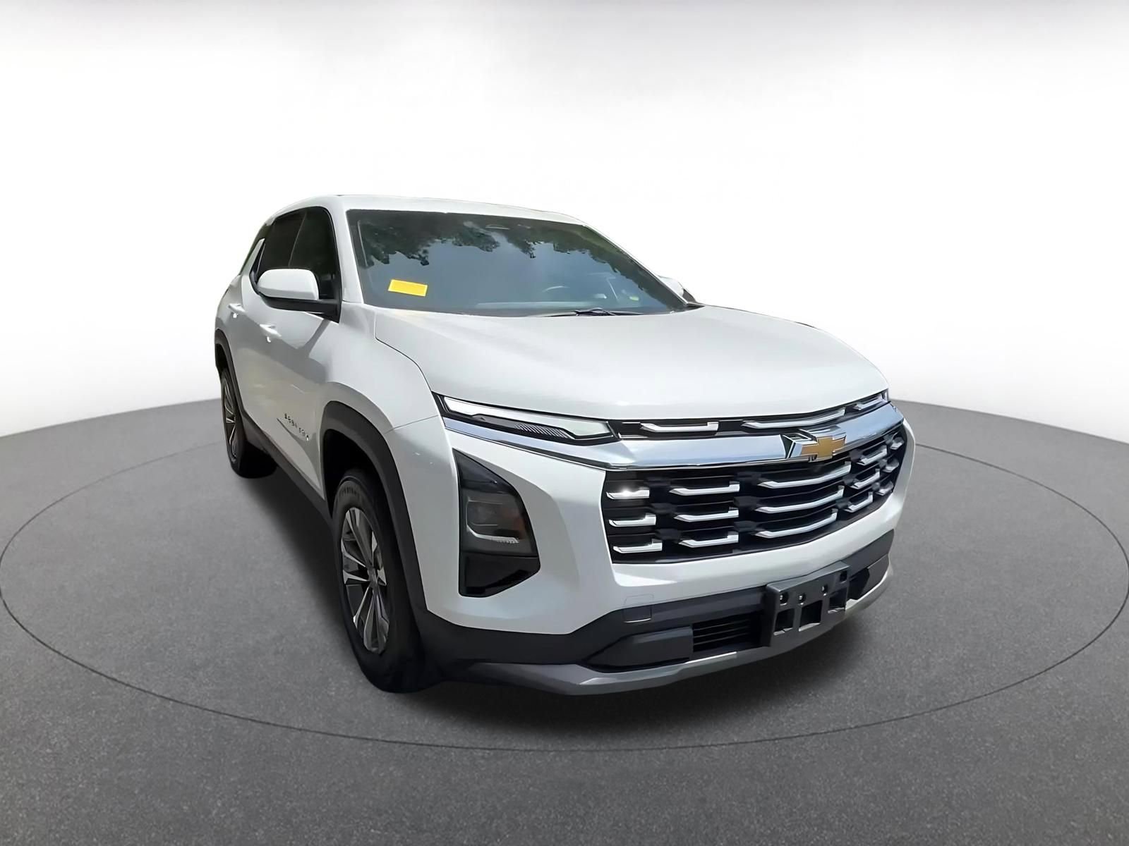 Used 2025 Chevrolet Equinox LT FWD image 3