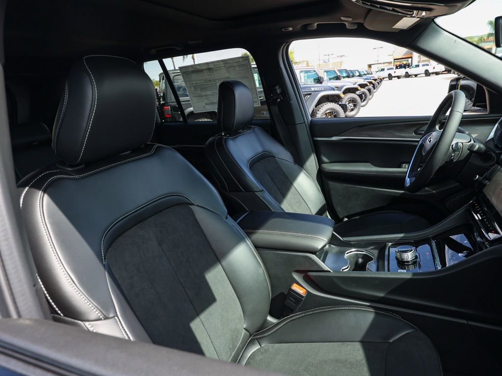 Used 2026 Jeep Grand Cherokee Altitude image 21