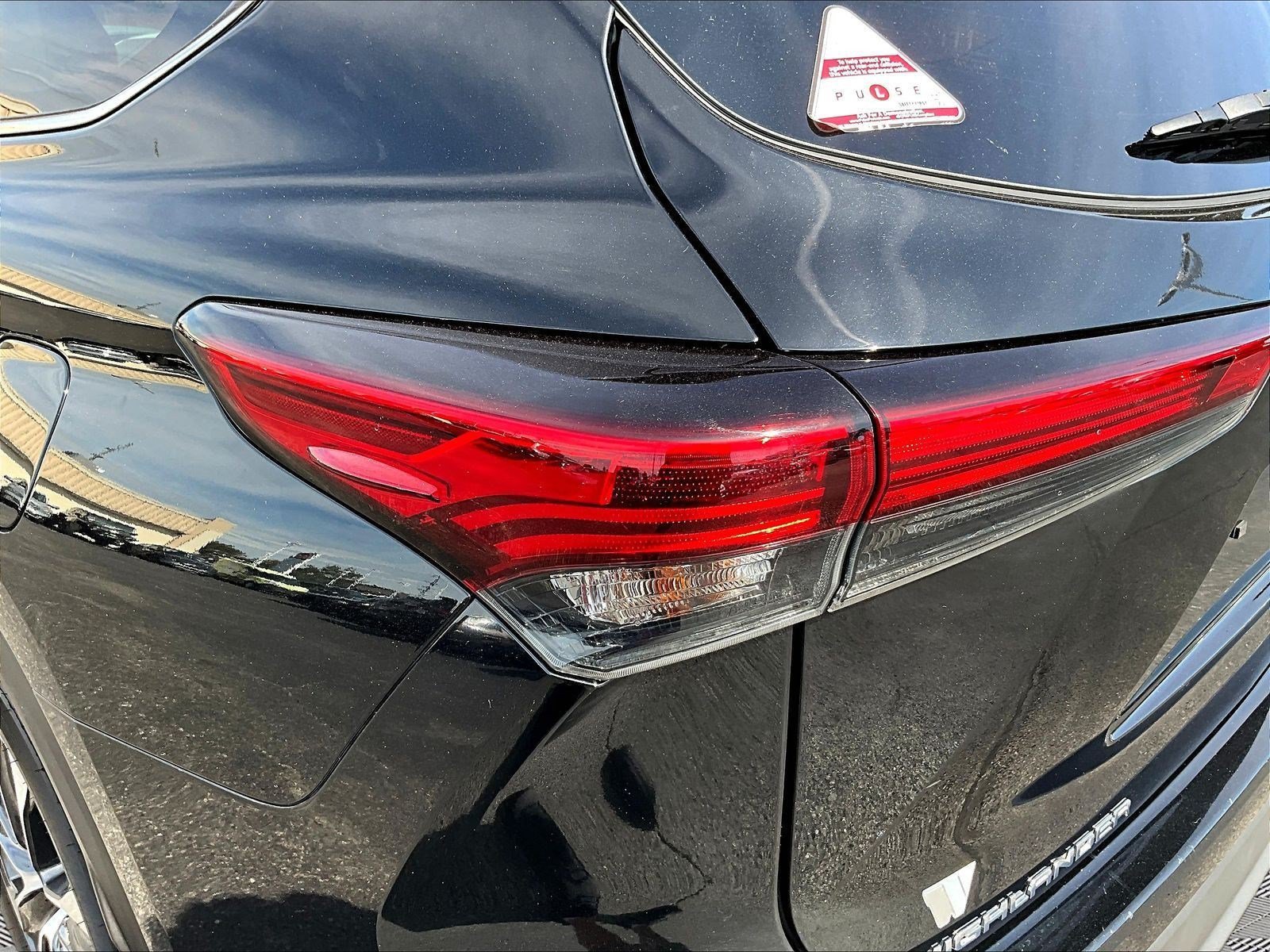 Used 2023 Toyota Highlander XLE AWD/4WD image 23