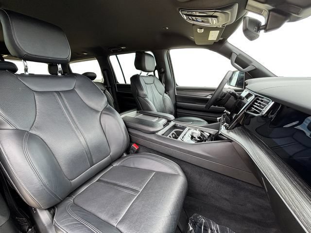 Used 2023 Jeep Wagoneer Series II w/ Flexible Seating Group AWD/4WD image 16