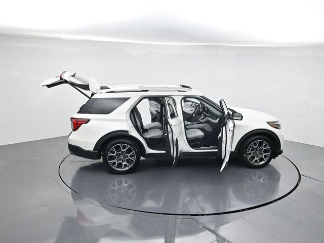 Certified 2025 Ford Explorer Platinum w/ Ultimate Package image 44