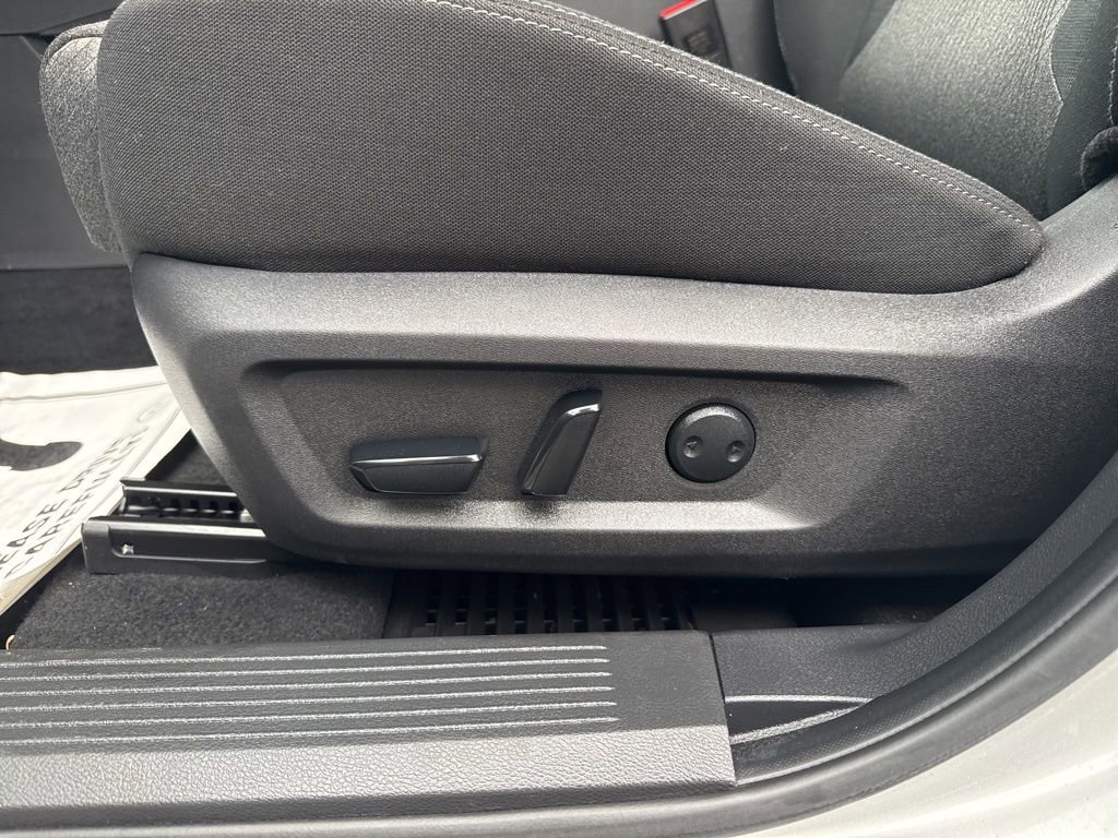 Used 2024 Nissan Rogue SV image 17