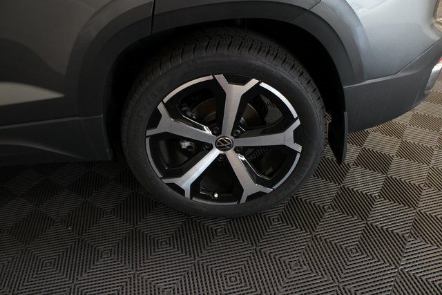 New 2025 Volkswagen Taos SEL image 22