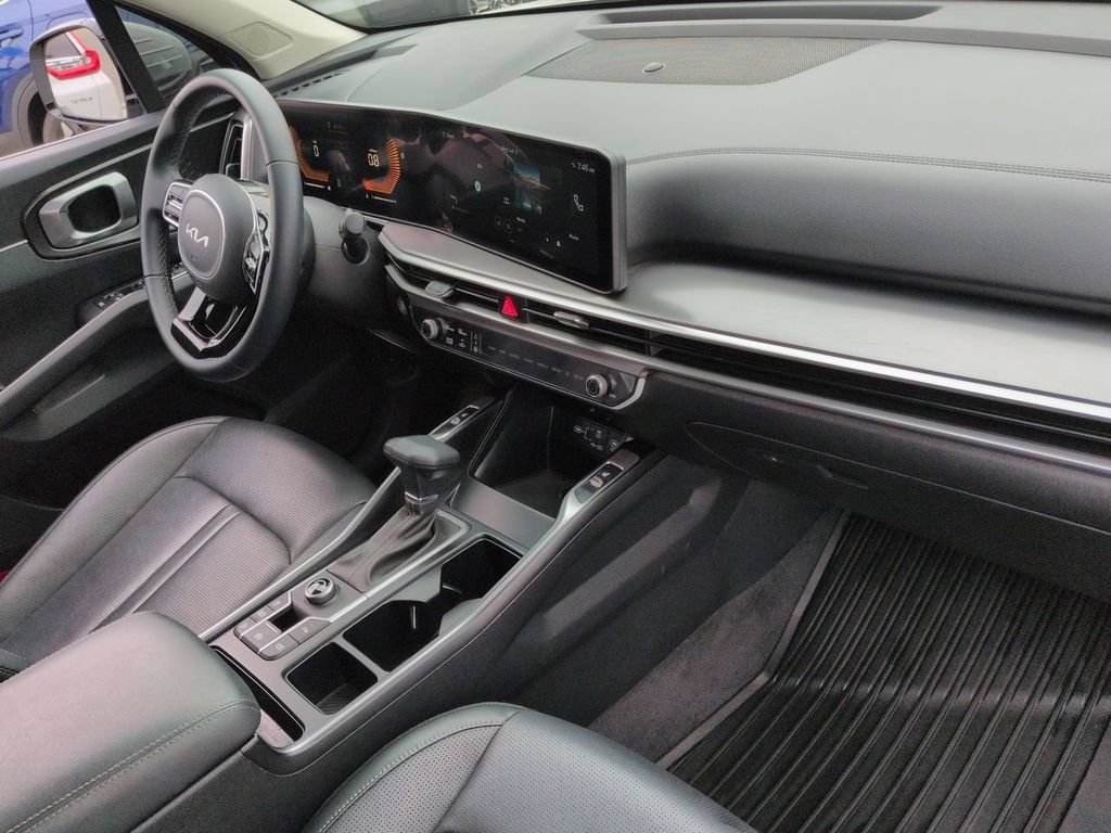 Certified 2025 Kia Sorento EX w/ Panoramic Sunroof Package FWD image 30
