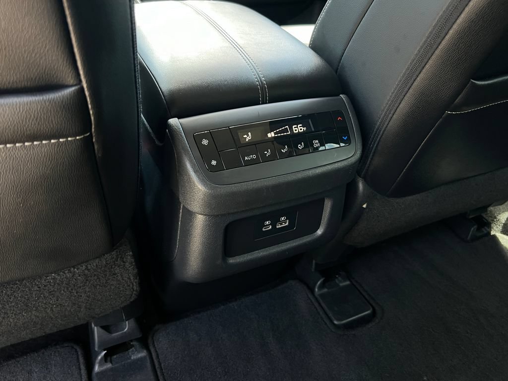 Used 2025 Nissan Pathfinder SL FWD image 17