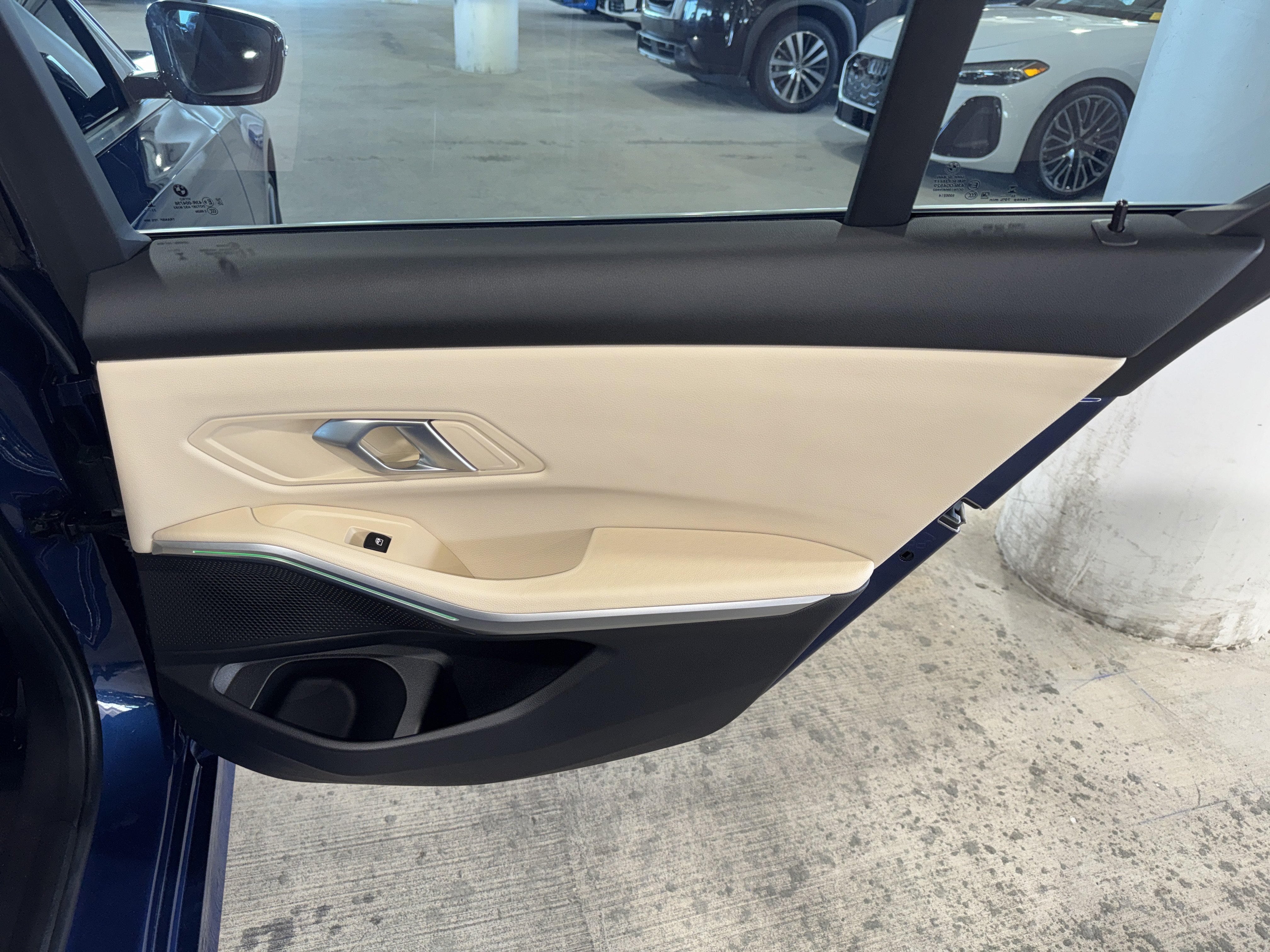 Used 2024 BMW 330i Sedan w/ Convenience Package RWD image 11