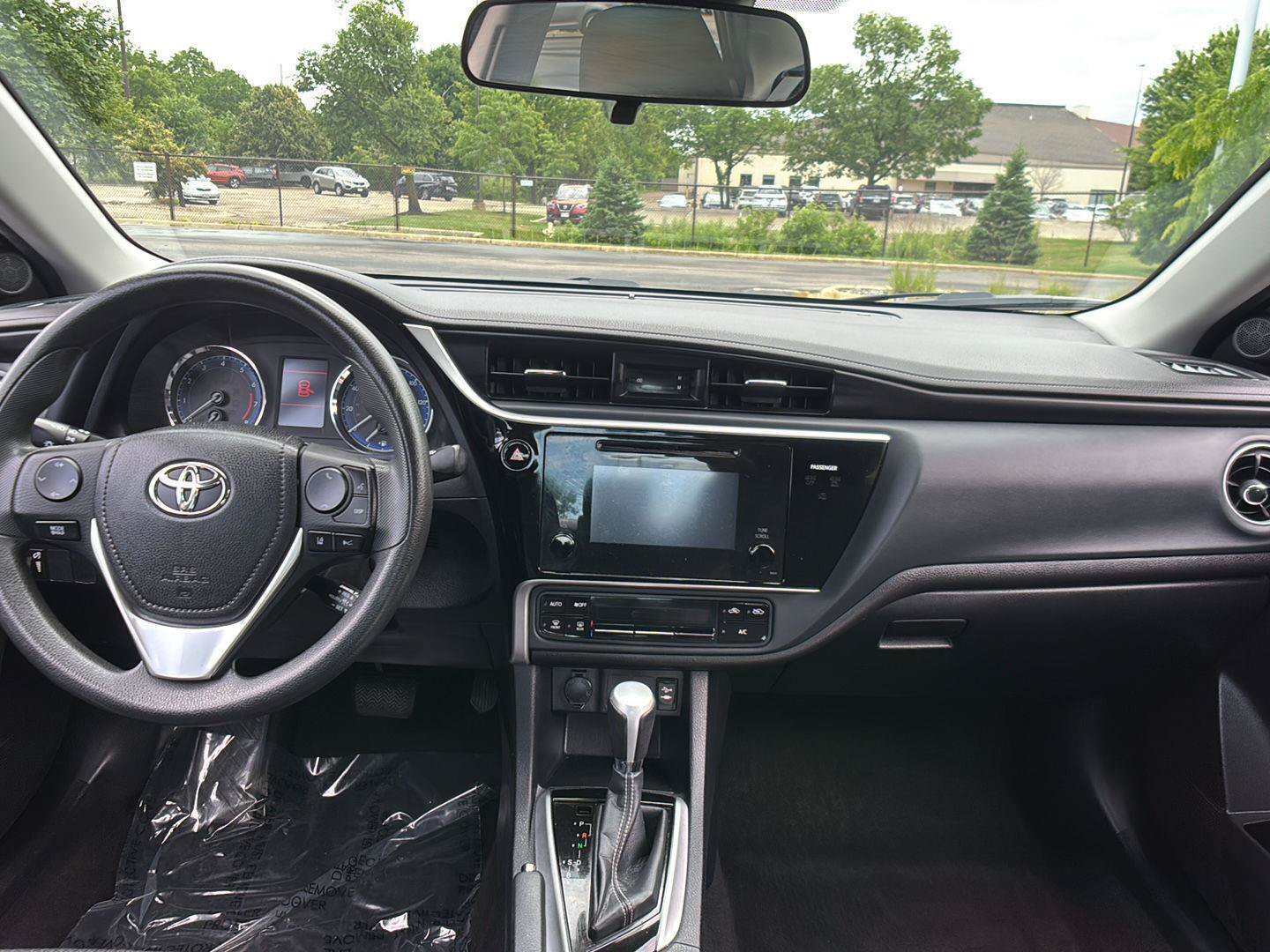 Used 2017 Toyota Corolla LE FWD image 23