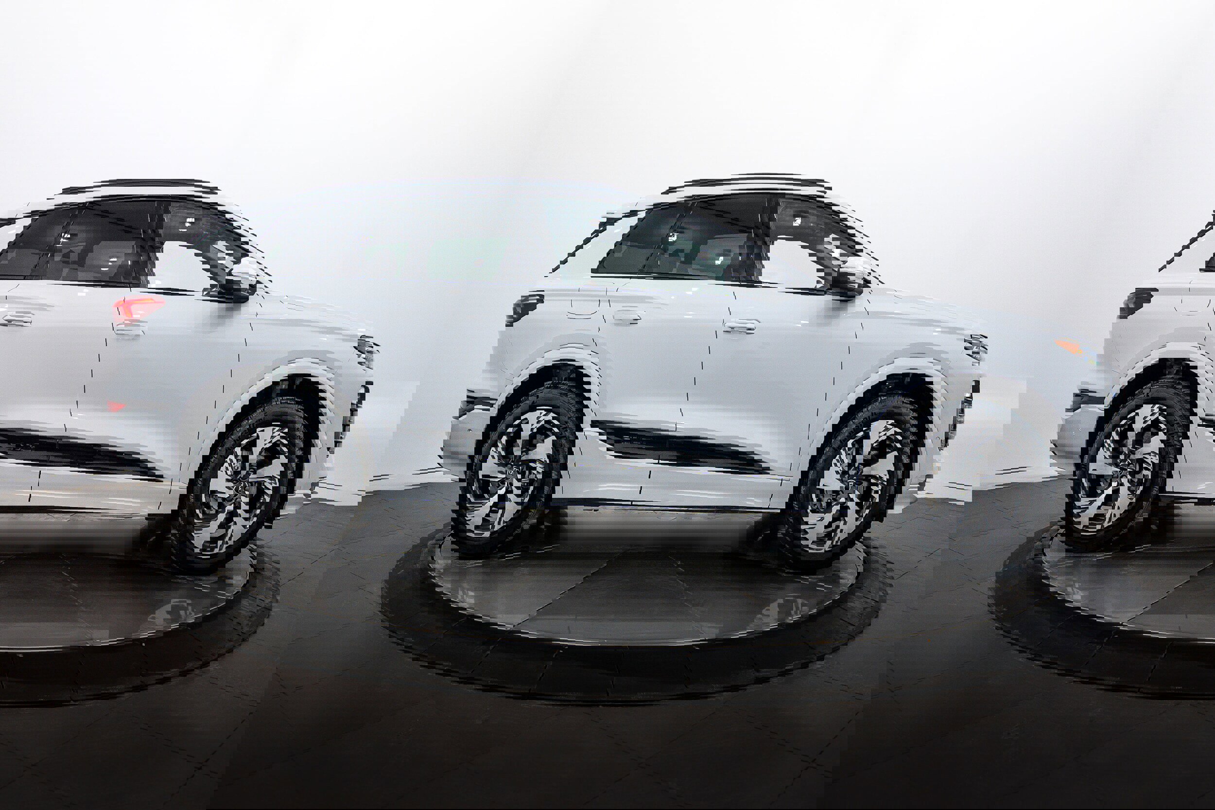 Certified 2025 Audi Q6 e-tron Premium Plus image 3