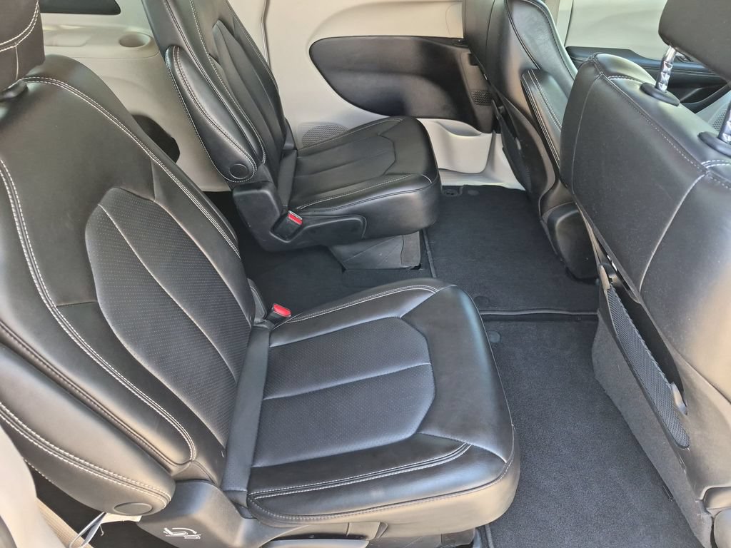 Used 2023 Chrysler Pacifica Touring-L FWD image 34