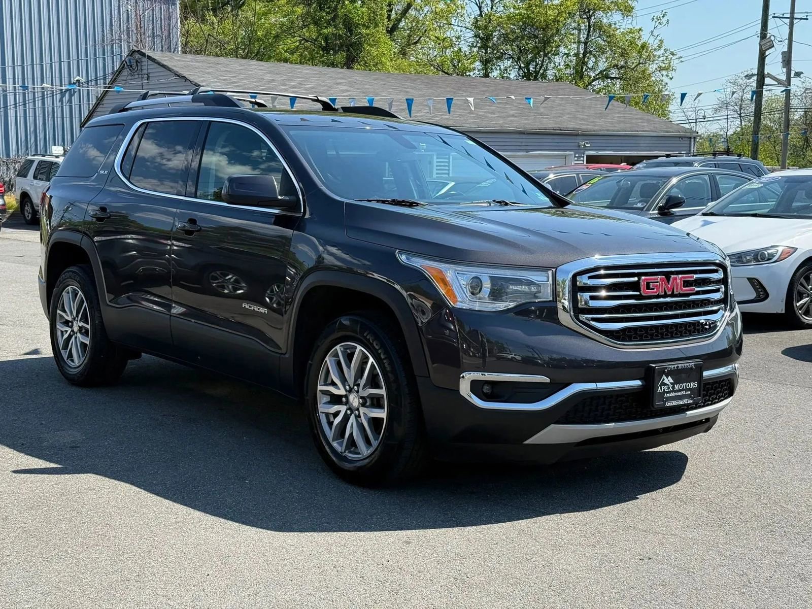 Used 2017 GMC Acadia SLE w/ Driver Alert Package I AWD/4WD image 3
