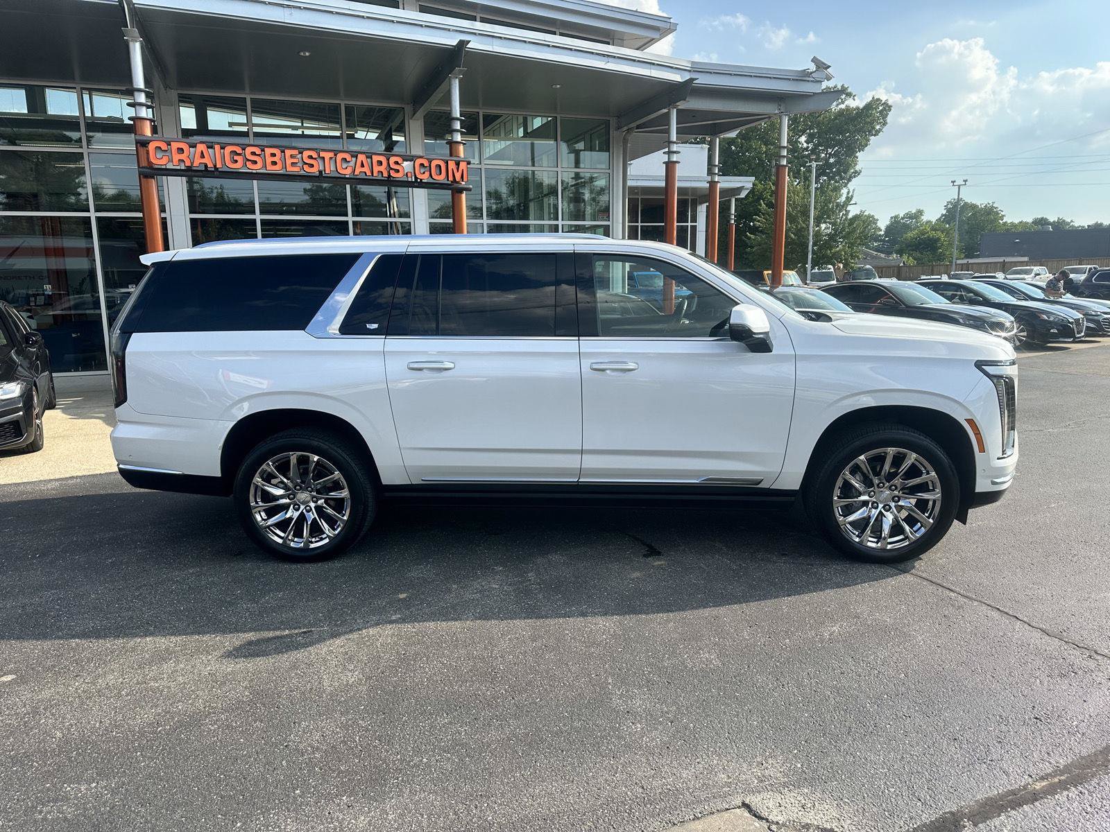 Used 2025 Cadillac Escalade ESV Premium Luxury w/ LPO, Radiant Package AWD/4WD image 3