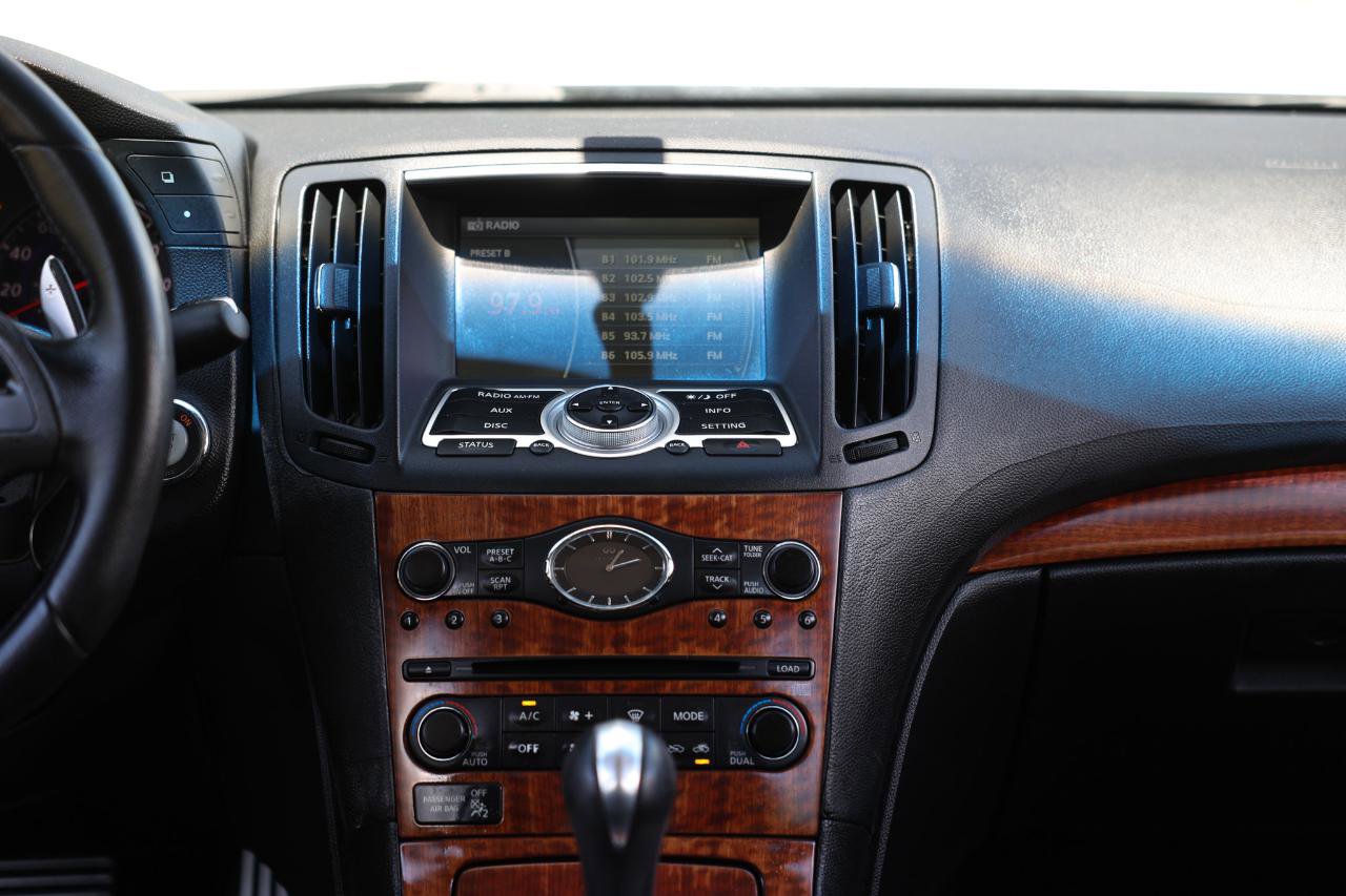 Used 2009 INFINITI G37 Journey w/ Premium Pkg image 32