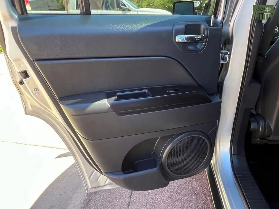 Used 2012 Jeep Patriot Latitude FWD image 16