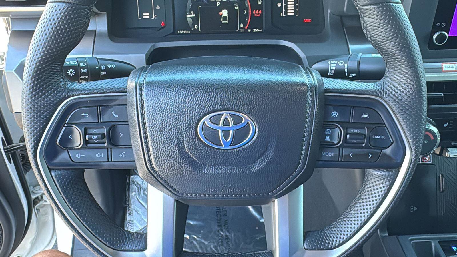 Used 2025 Toyota Tacoma SR5 image 15