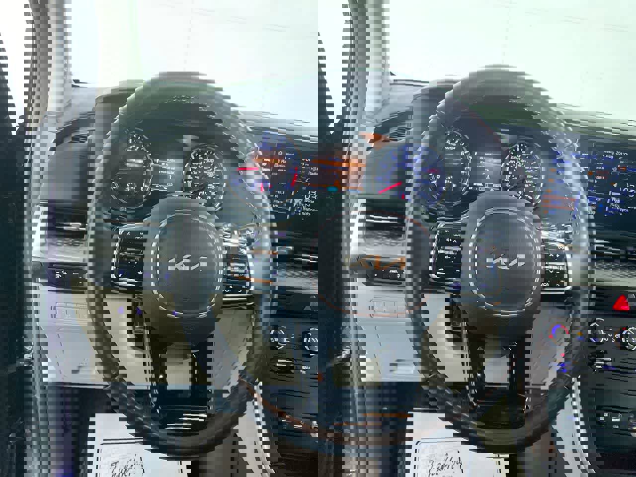 Used 2024 Kia Carnival LX image 22