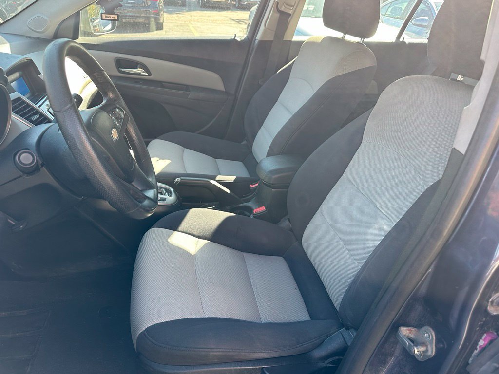 Used 2013 Chevrolet Cruze LS FWD image 16