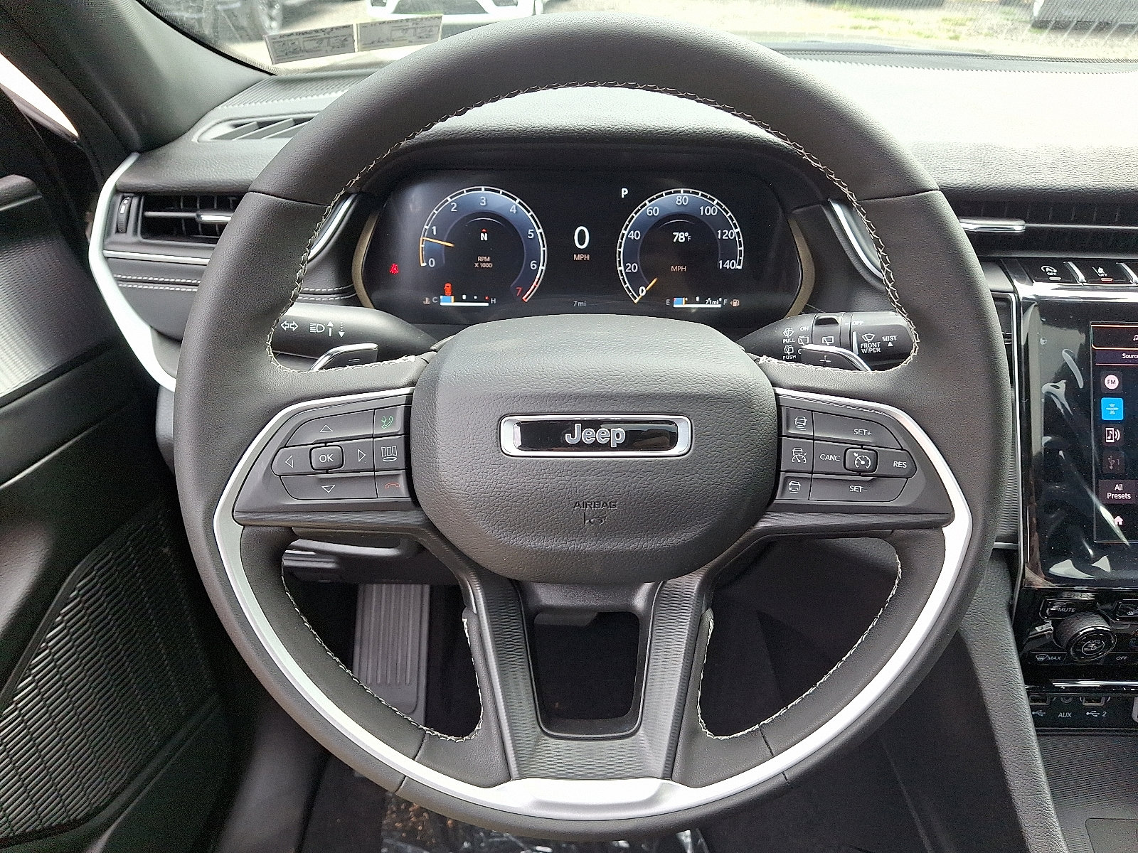 New 2025 Jeep Grand Cherokee Laredo X w/ Luxury Tech Group I image 13