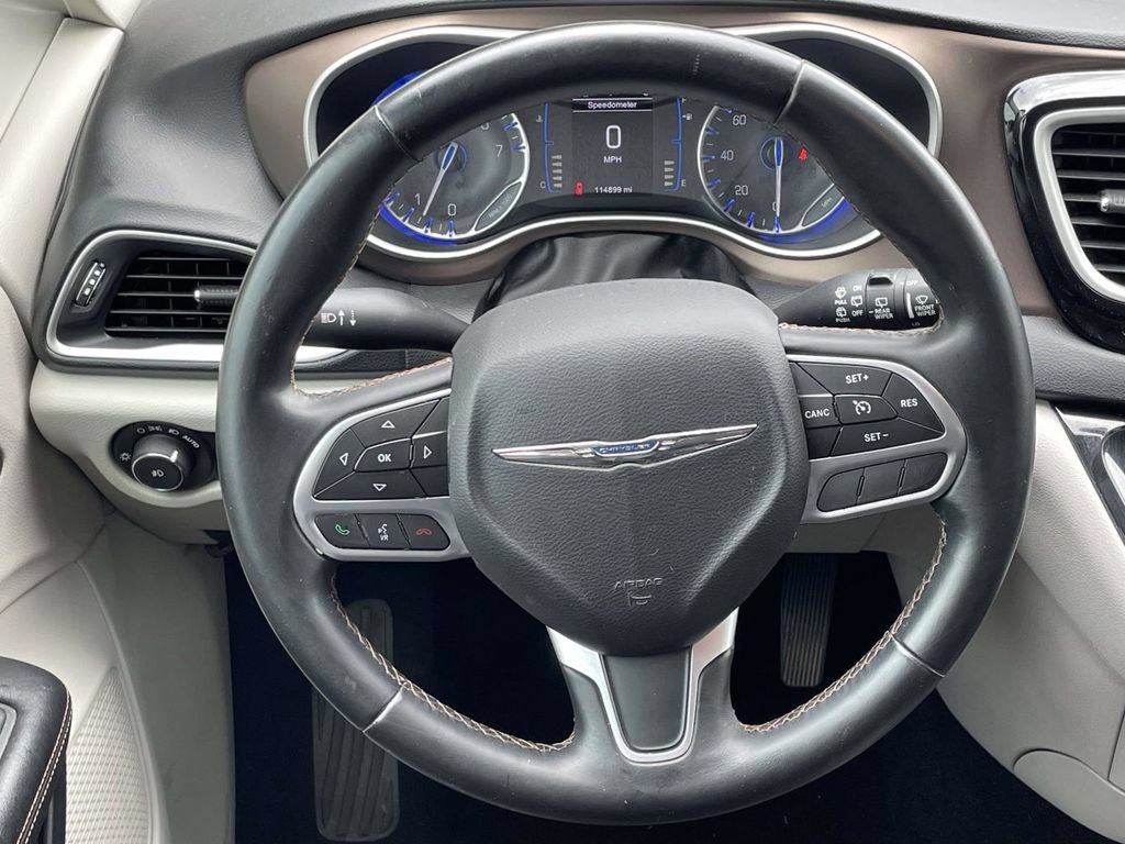 Certified 2017 Chrysler Pacifica Touring-L FWD image 21