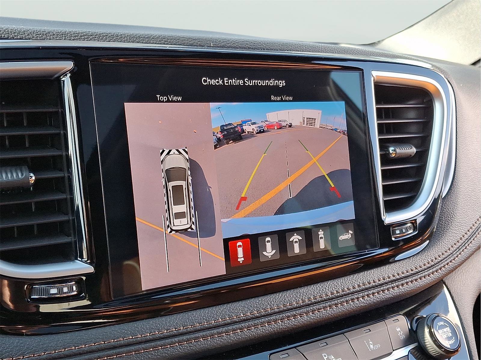 Used 2026 Chrysler Pacifica Pinnacle w/ Trailer Tow Group FWD image 40