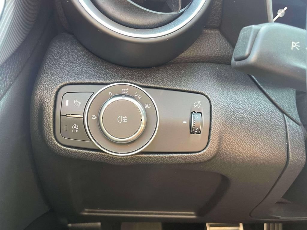 Used 2025 Alfa Romeo Giulia AWD image 21
