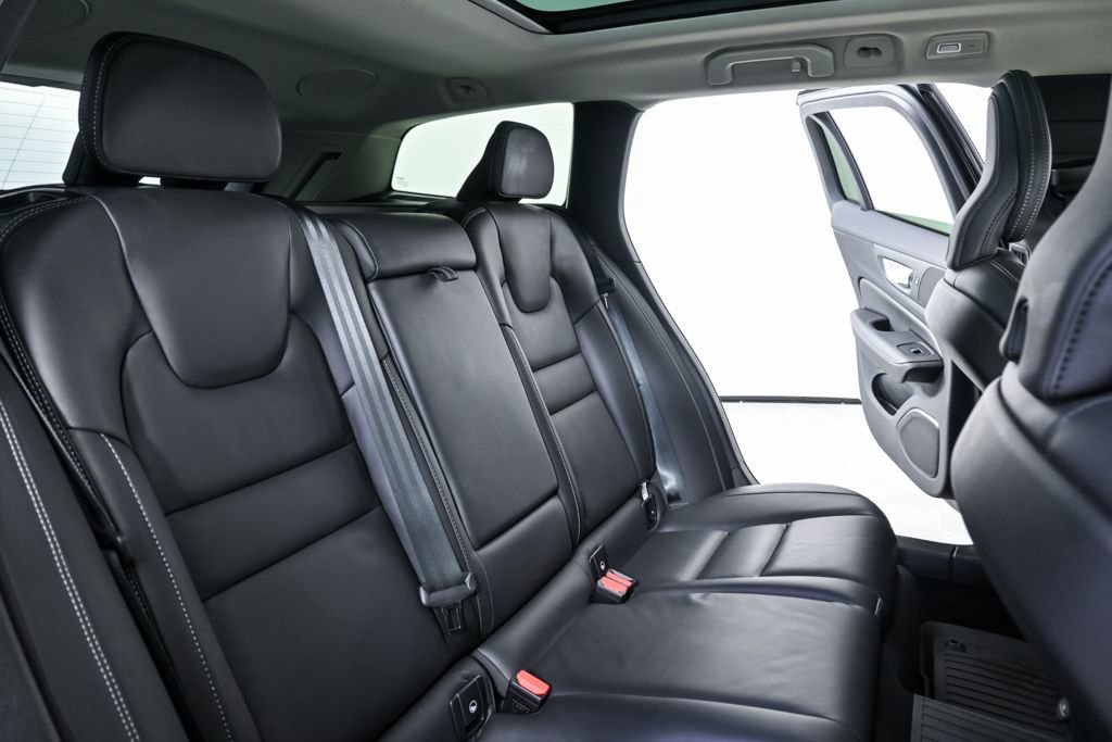 Certified 2024 Volvo V60 B5 Cross Country Ultimate image 24