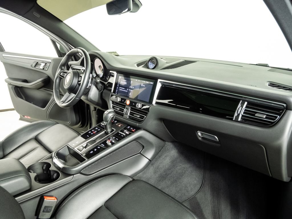 Certified 2024 Porsche Macan Turbo image 24