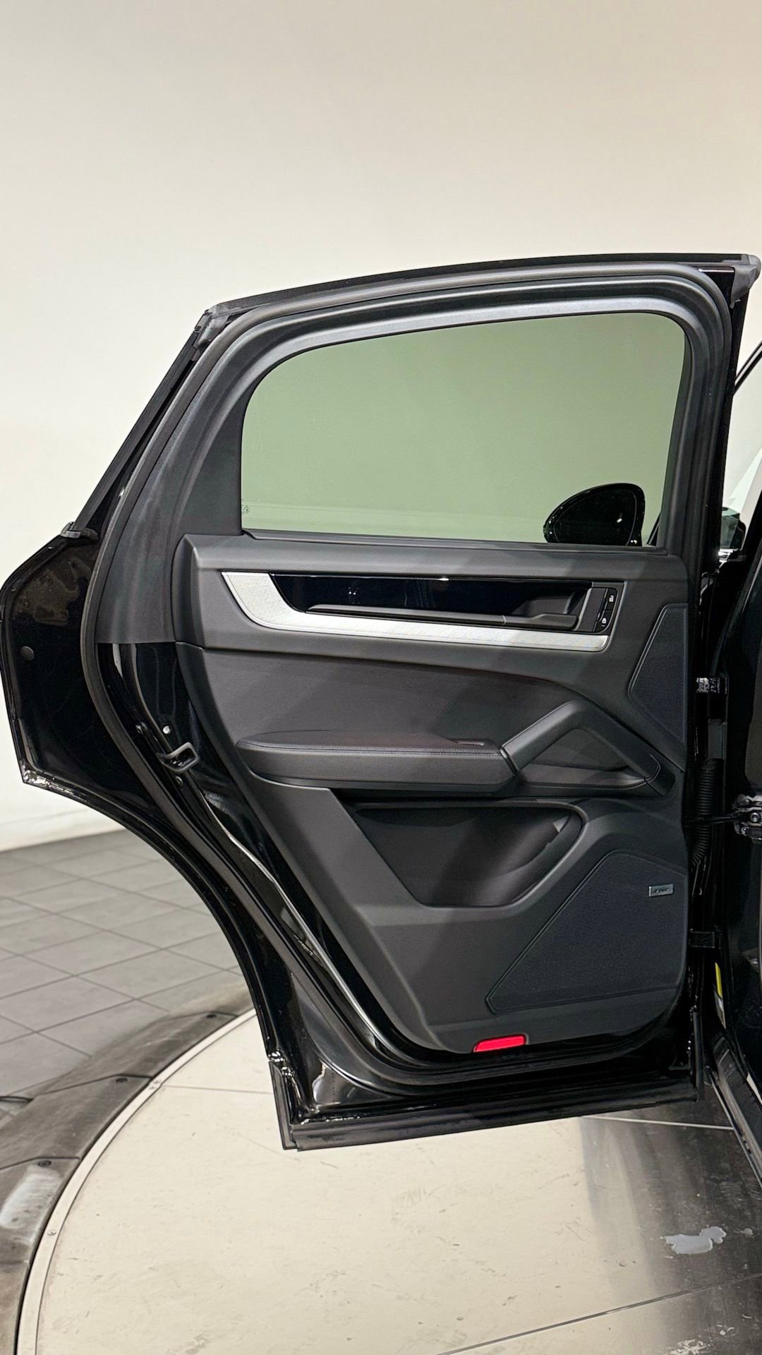 Used 2025 Porsche Cayenne Coupe image 46